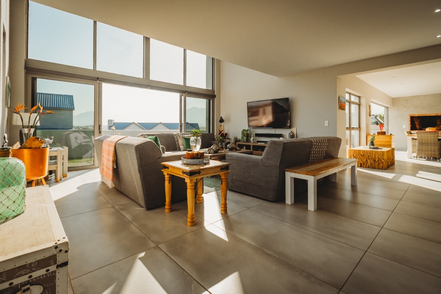 5 Bedroom Property for Sale in Kingswood Golf Estate Western Cape